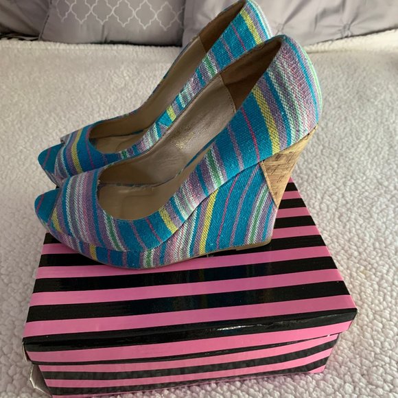 Yoki  Peep Toe Wedge Heel - Picture 3 of 6